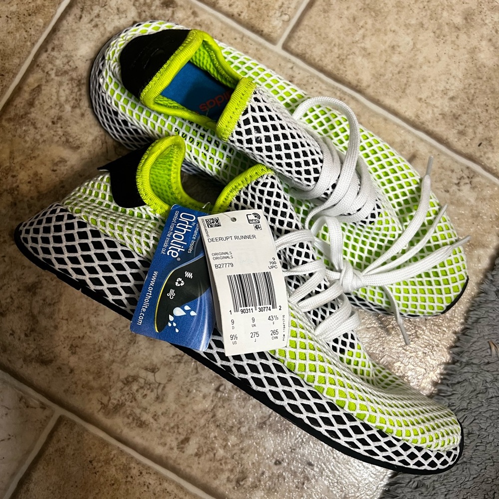NWT Adidas Deerupt Runner